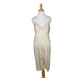 Vintage Pinehurst  Cameo Lace Lingerie Slip Dress Nightgown Bust 36